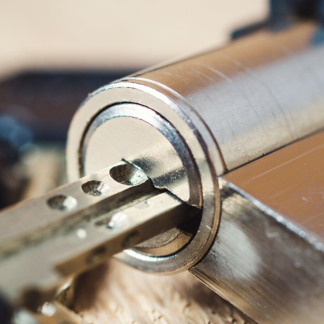 Artisan Repair - Plumbing - Locksmith - Glazing - Intervention 7 days a week
